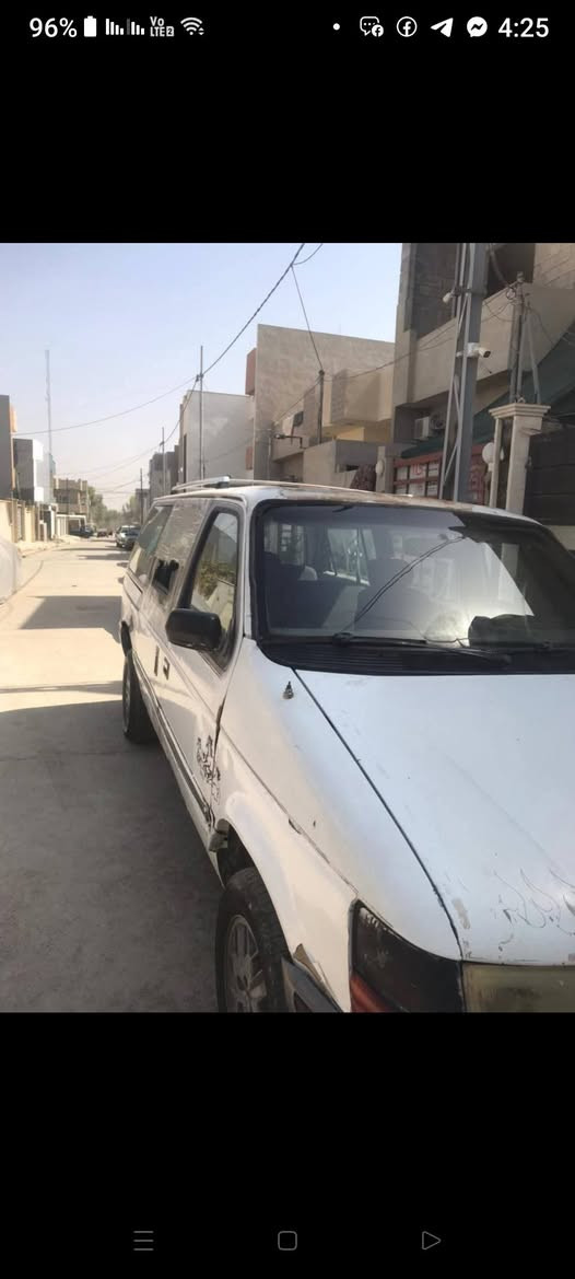 السلام عليكم عندي دوج كلايزر موديل 91محرك جير شرط سنوية خضراء وكالة من الوكيل أو تحويل صاحب شرعي كاربون بنزين بيها محرك 3300 السعر 25 ورقة وبيها مجال عنوان موصل حي كندي ثاني الاتصال *********** بيع مستعجل

