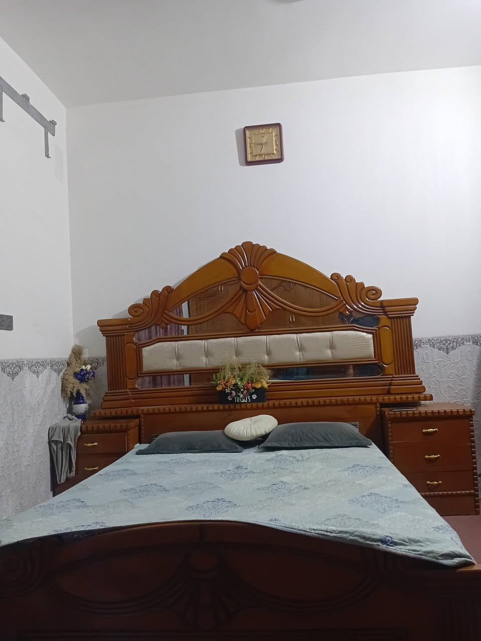 السلام عليكم 
غرفه نوم نضيفه جدا نجاره عراقيه درجه اولى للبيع السعر مليون او ربع 
العنوان بابل حله حي الجزائر 
***********
