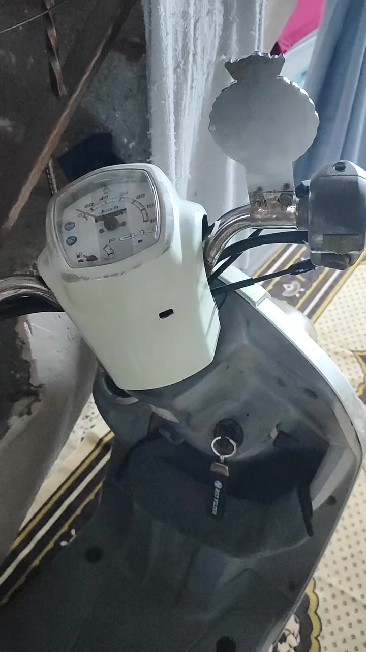 سسلامم علليككمم 🤚🏻
للبيع دراجه بوليس كابريتر حليبي داخل رصاصي👍🏻📿
كفاله عامه فول نضافه صار اقل شهر من طلعته من المعرض 
دراجة شلعه كهربائياته شغاله كله دراجه ما متعوبه كلش كابريتر
نضيفه بلك جديد دراجه خير من الله جيب فيتر وفحص مكان كربلاء حي العامل سعر 1150بيه مجال *********** 🤚🏻🍀
