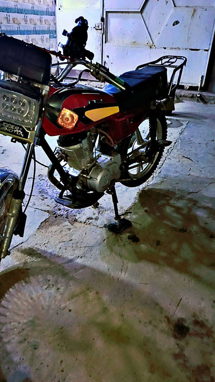 السلام عليكم دراجه ايراني 4كير نامه بس مكينه تايكر ومجفته بس كهربايات طفت فجه ما عرف شنو بيه السعر 400 وبيه مجال بصيط الرقم *********** بدون وتساب
