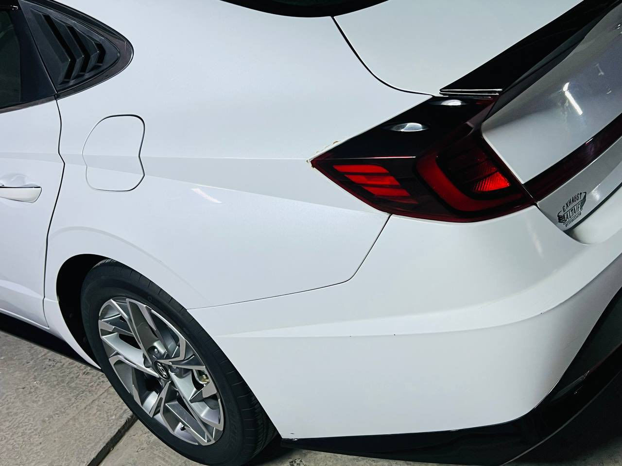 سوناتا امريكي 2020
محرك 2500 -( قبق جنطة فقط بدون دواخل وبل عراق جاملغ امامي جهة السايق مبدل 
 بدون دواخل
بدون ايرباك( ايرباك سليم ) 

ماشيه 85الف كيلو
بصمه
ويل كروم 
داخل لونين 
دبل شاشه
شاشه كار بلي 
كيج دجيتل
كير بيانو
تشغيل عن بعد
نظام سبورت
فول رادار امامي و خلفي 
مانع حوادث
كاميرا
قياده ذاتي
تحديد المسار

نقطة العمياء
لايت زيون
لايت ليد
حساس خلفي
كشن  هيتر
كشن  كهربائي
حجر كزوز بلادي
