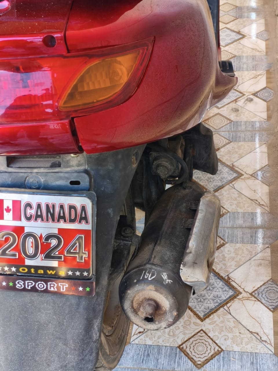 السلام عليكم دراجه للبيع فراشه (حاويه للبيع) مابيه ي نقص كامله من كهربائيات 
تجي تفحص وتشوف كبال عينك
مامفتوحه ولا مره البصره قضاء المدينه بني منصور منطقة الچري
حياكم الله *********** السعر 650 وبيه مجال حك جيه
