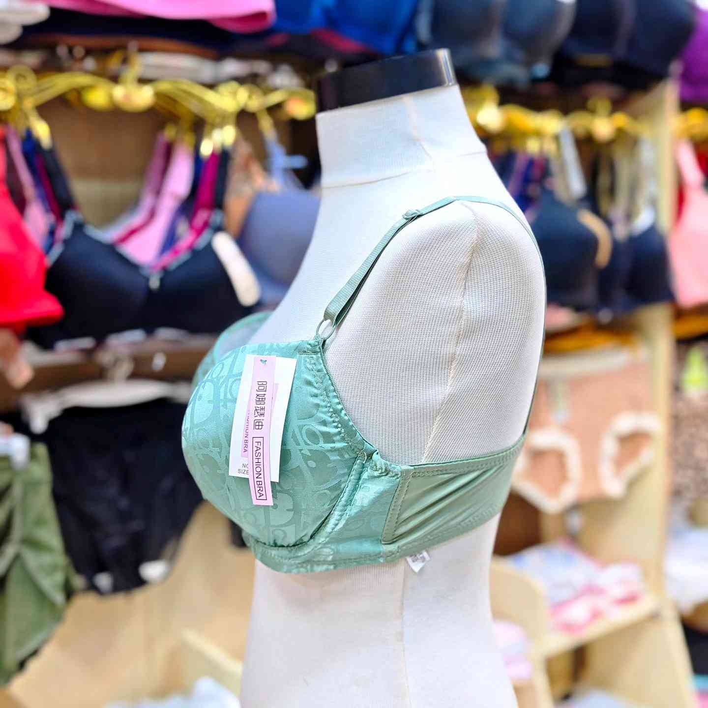 ملابس داخلية نسائي 🌸👩🏻
📏 قياس خاص دبل سفنجة 📏 
كوالتي وخامة ولا غلطة 💯💖

#بوتيك_لوزه 🍁 العنوان📍واسط / الحي / شارع التمايمه (نهاية شارع الشيخ عاليمين)
يتوفر #توصيل داخل الحي و لجميع المحافظات 🛵🚕

#اكسبلور #لايك #فولو ملابس_داخلية حمالات_صدر
حمالة_صدر ستيان ستيان_نسائي


**إذا كنت صاحب هذا الإعلان وتريد حذفه لأي سبب، رجاءا أرسل رسالة إلى الدعم الفني**