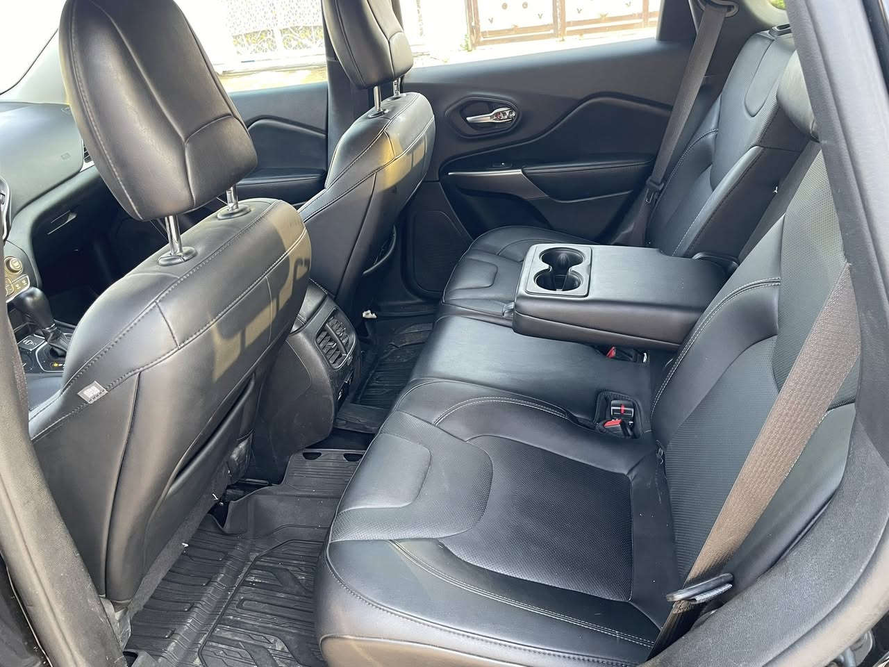 جيب شيروكي 4*4 ( بزون )
6سلندر 
السعر 145$
#مواصفات 
تدفئه كشنات 
تدفئه ستيرن 
شاشه جبيره +كاربلاي 
مستشعر وقوف 
مراقبة النقطه العمياء
مثبت سرعه 
5 مقاعد جلد
سياره كلها بلاديه بس الفيت بم مبدل
#حادث بس بارد من كدام


**إذا كنت صاحب هذا الإعلان وتريد حذفه لأي سبب، رجاءا أرسل رسالة إلى الدعم الفني**