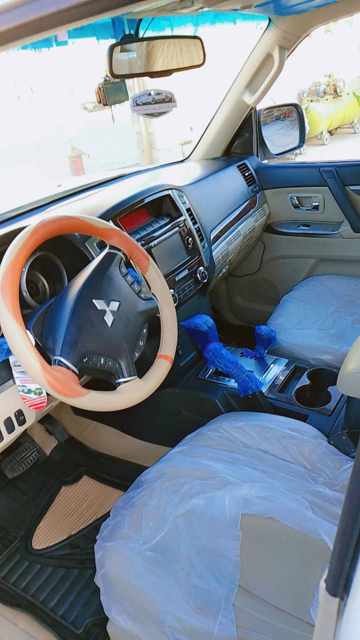 السلام عليكم باجيرو حبتور 2018فول 1/1كفاله عامه ماشيه 80تحويل ثاني يوم السعر 220وبيها مجال قليل مكان السياره الديوانيه رقم الهاتف***********
