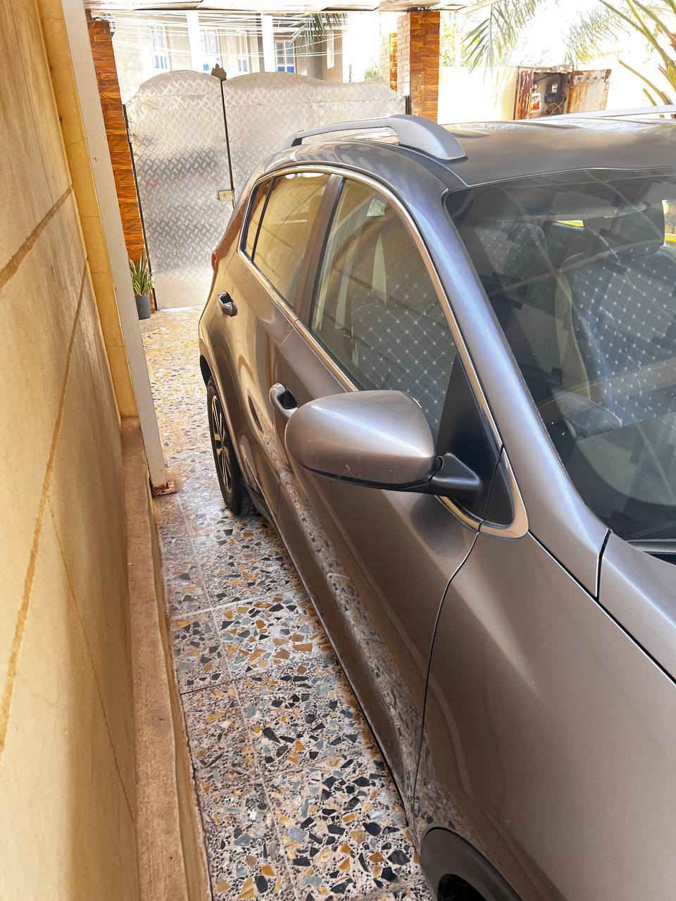 كيا سبورتج 2018رقم اربيل وارد امريكي
 GDI ماشية 110لف
لون رمادي
مانع انزلاق
تبريد قطعتين
درايف مود.(ايكو**سبورت**عادي)
مثبت سرعة 
سبير مانازل
نزول منحدرات
بيها ضربه باب السايق وارده لسياره وبيه بارد قليل 
السياره خير من الله كلش حلوه مال بيت سعر السياره 155
مكان السياره الرمادي
***********
