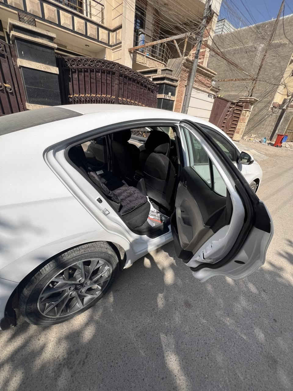 هيونداي النترا 
موديل 2019 خليجي فول موصفات 
ماشية  24 بعدها بحاله الزيرو 
الموصفات 
فتحه سقف
مري شفط مع اشارة ترحيب 
تبريد قطعتين ثلج 
كامره خلفية
شاشه كبيرة  
حساس أمامي خلفي 
اربعة أنظمة قيادة
محرك 2000 
نظام ترحيب 
يدات نيكل + اناره 
بصمه تشغيل وبواب وصندوك 
رقم الانكليزي الجديد قبل 4 اشهر تغير 
تخم تايرات جديد 
سياره بدون حادث بدون معجون فقط رش باب خلفي اثر شخوط بالشركة نفسها مكينه كير تبريد تدفه كفاله مابيها برغي نقص سياره مرايحه مصلح اصلا 
 مكان السيارة بغداد السيدية
سبب البيع محد يطلع بيها 
السعر المطلوب 170 بيها مجال قليل 
رقم الحجي ‭0781 055 6587‬ بي واتساب
