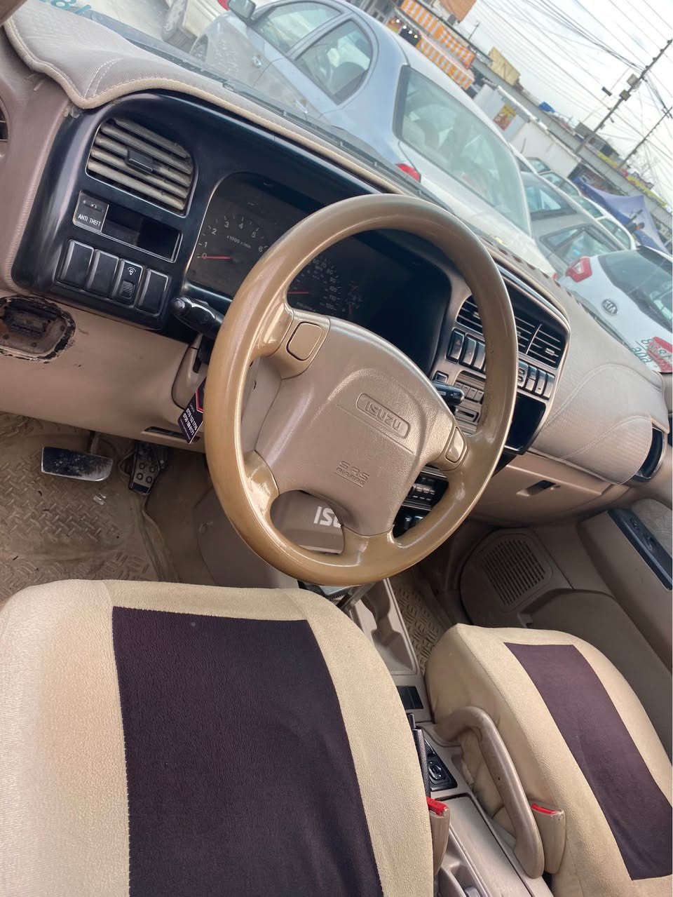 ئەسۆزۆ 2000ئۆتۆماتیک تەحویل ئەسلی ناوزەرد دەبل ئێرباگ دژە خلیسک تراکشن تەبرید ساردو گەرم 
تەحدی سورعە مەکینە3.5لیتر بلاجکتۆر استراد خاص ویل کەپ زینۆن دەبڵ گێچ کارەبای مەزبوت چوار جام کارەبای ئاوێنە کارەبای بێ دەعم تەنها سەقفی گەر بوە
سەنەوی بەسەر جوە ژینگەی دراوە 
گێڕ مەکینە تەقەو رەقە تەبرید بەشەرت پێشوو دوای تازە داگیراوە لۆک لۆکە ٢٨٠هەزاری حەقیقی رۆشتوە فول مواسەفاتە 
سعری 60$گەڵاو مەعامەلە شوێن سلێمانی
*********** السليمانية, العراق
