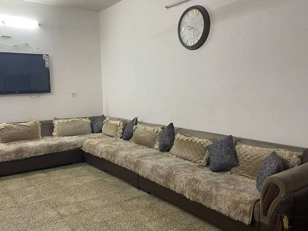 ديوان للبيع شغل نجار كلش قوي بس عيبه البزون خرمش اليدات مالته


**إذا كنت صاحب هذا الإعلان وتريد حذفه لأي سبب، رجاءا أرسل رسالة إلى الدعم الفني**