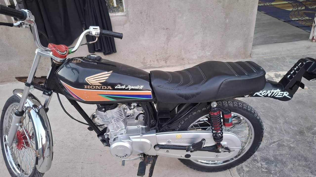 سلام عليكم عندي دراجه وراق 16 وتعمير 25 ابيع 750 وراوسه ونطي فرق شعدك نزل وهاذ رقمي *********** مكاني كوت حي الحكم الثانيه
