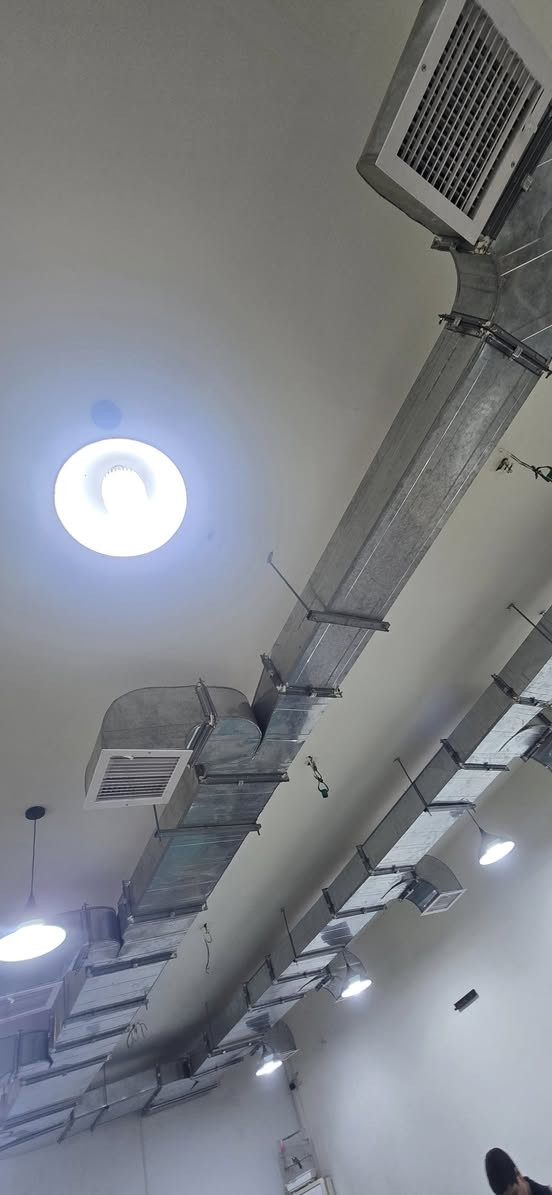 نظام تبريد مركزي للبيع  جديد لعدم الحاجه اربع خطوط + توربينات عدد ٢ يرهم مطعم كوفيات قاعات  للاستفسار اتصال  
***********
