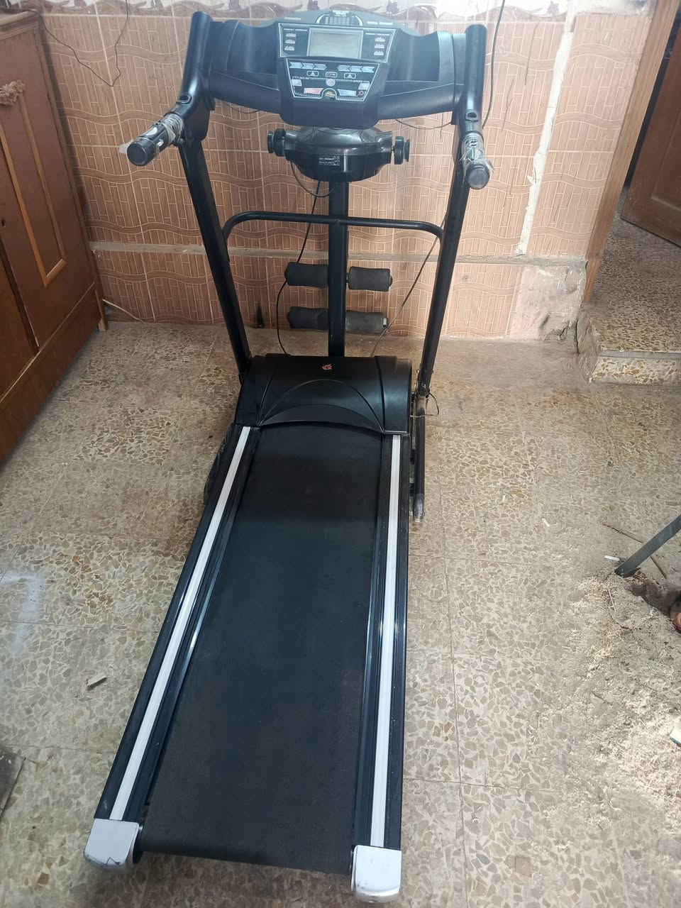 جهاز رياضي وزن 110كلو شغال وضع شركة السعر 150العنوان وادي حجر ***********
