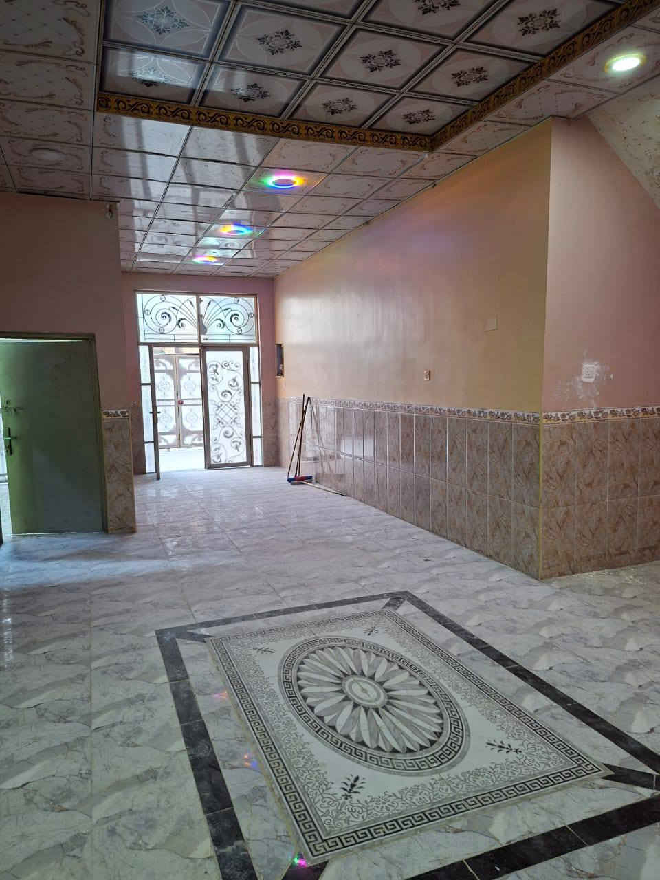 بيت للبيع حي 36 مساحته 250م طابق واحد سقف صب شارع ١٠م قرب مدرسة بيت العتيق 
يحتوي على غرفتين وصالة ومطبخ وبراني وصحيات خارجيه وداخليه 
السعر الكلي 180
مطلوب 80 مليون
للمصرف العقاري أقساط شهري 438 الف
بيد صاحب البيت 100 مليون
للاستفسار أتصال على الرقم
***********
