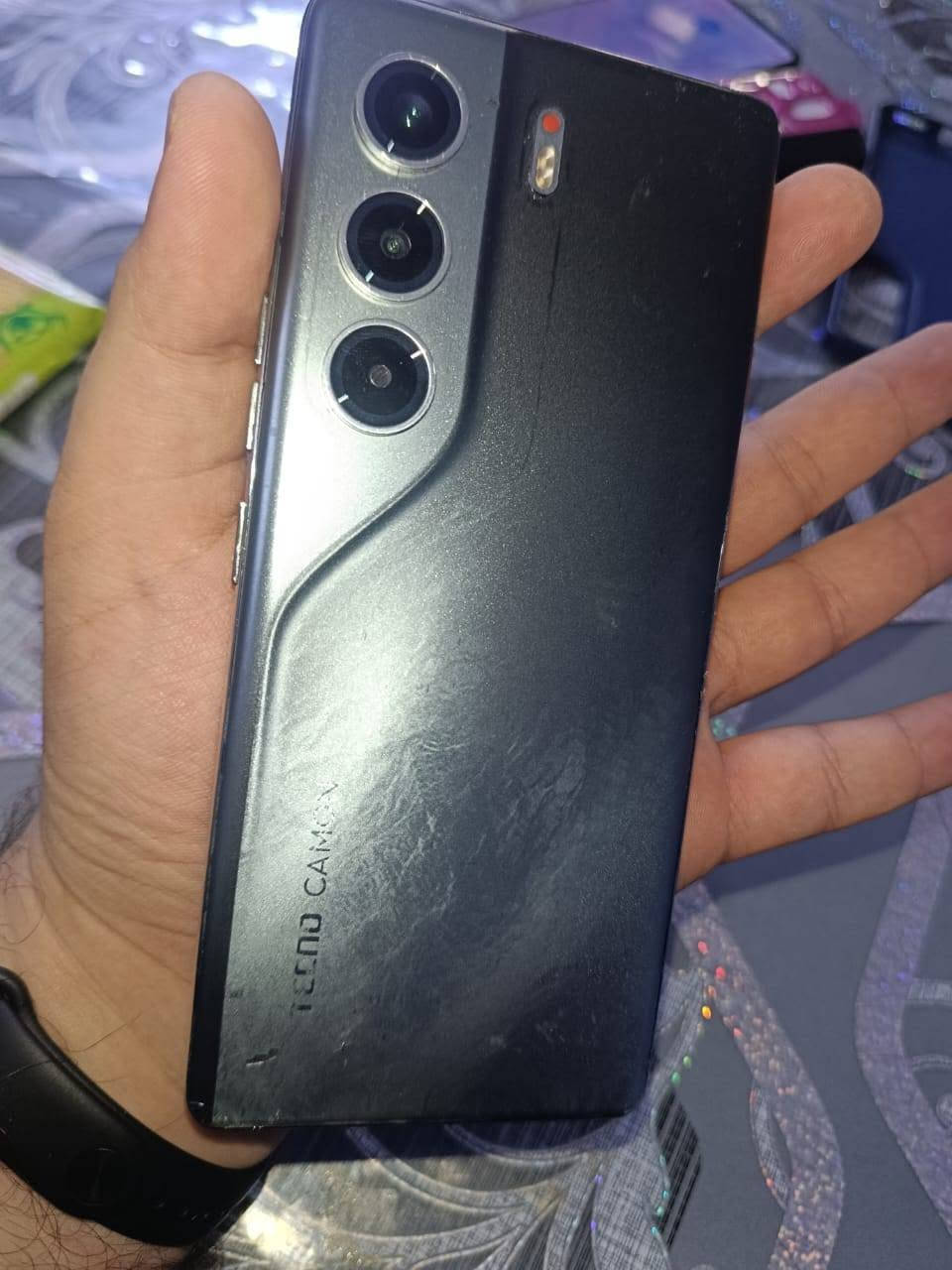 تكنو كومو ٤٠ برو ٥ جي للبيع مبدل بيه شاشه اصليه كامل ملحقاتة موجوده
ذاكرته ٢٥٦ و يجي ١٢ + ١٢ رام عشوائيه 
قوي بالالعاب مثل ببجي و pes 
مكاني بغداد جديده 
رقمي *********** / *********** 
توصيل بس داخل بغداد فقط
