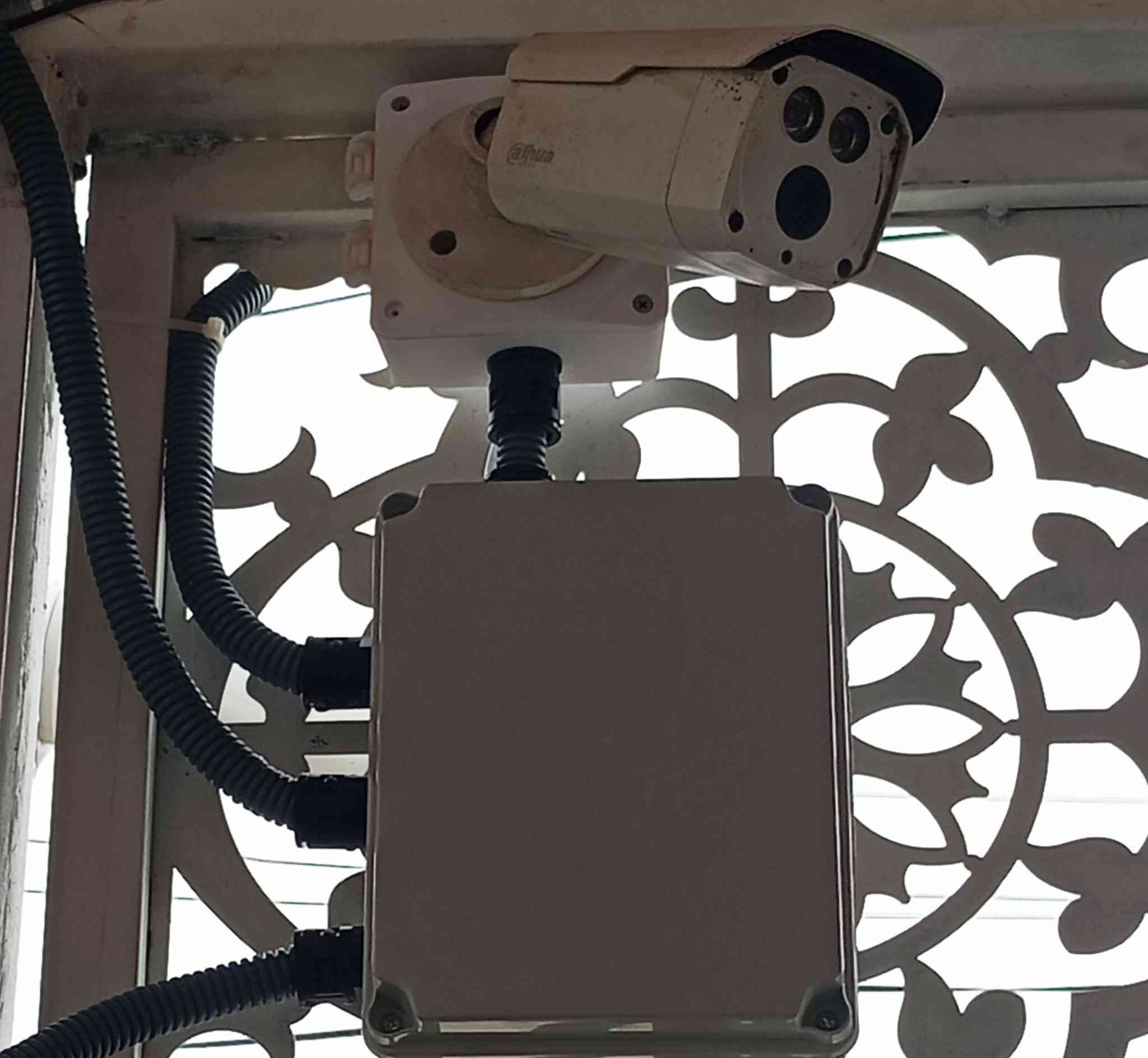 #سلام عليكم 

(الحمدالله تم تامين منزل 🏡  في كربلاء 

#منطقه النضال
إعادة تسليك منظومة الكاميرات واخفاء جميع الأسلاك 

وتم ربط المنضومه على هاتف المنزل 🏡

♦️كاميرات عدد 6 داهوا دقة 5 ميك 

 ▪️نصب حترافي👌 ودقه في العمل💯

للاستفسار *********** واتساب 
               *********** اتصال 

🔴ومتوفر جميع انوع الكامرات الاصلي وكاله 
 تجهيز ونصب وصيانه جميع انواع كامرات 

🔴#والعمل في جميع مناطق كربلاء وبغداد 🛻

🔴ومتوفر كشف مجاني للموقع.
