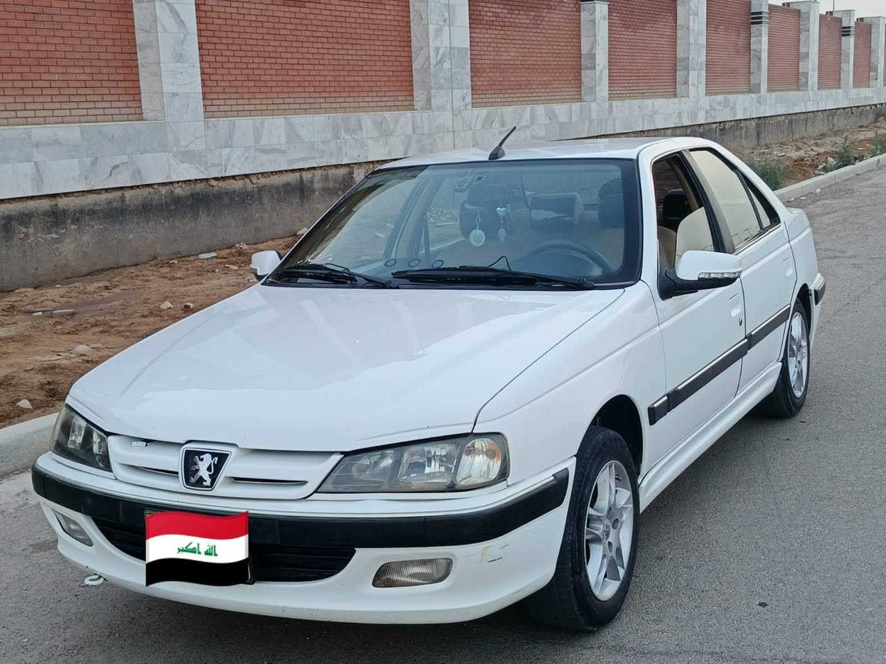 بيجو باص 2023 بس بالسنوية مسجلة 22 السيارة محجوزة ومابقة شي لحجزها بال27ينفتح الحجز مالتها السيارة خير من الله اتخبل مابيها اي ضرر ومسويلها سونار يعني مكفولة واحلئ من الصور  مكان السيارة واسط وراعيها يسكن واسط السعر 72 وبيها مجال قليل
***********
