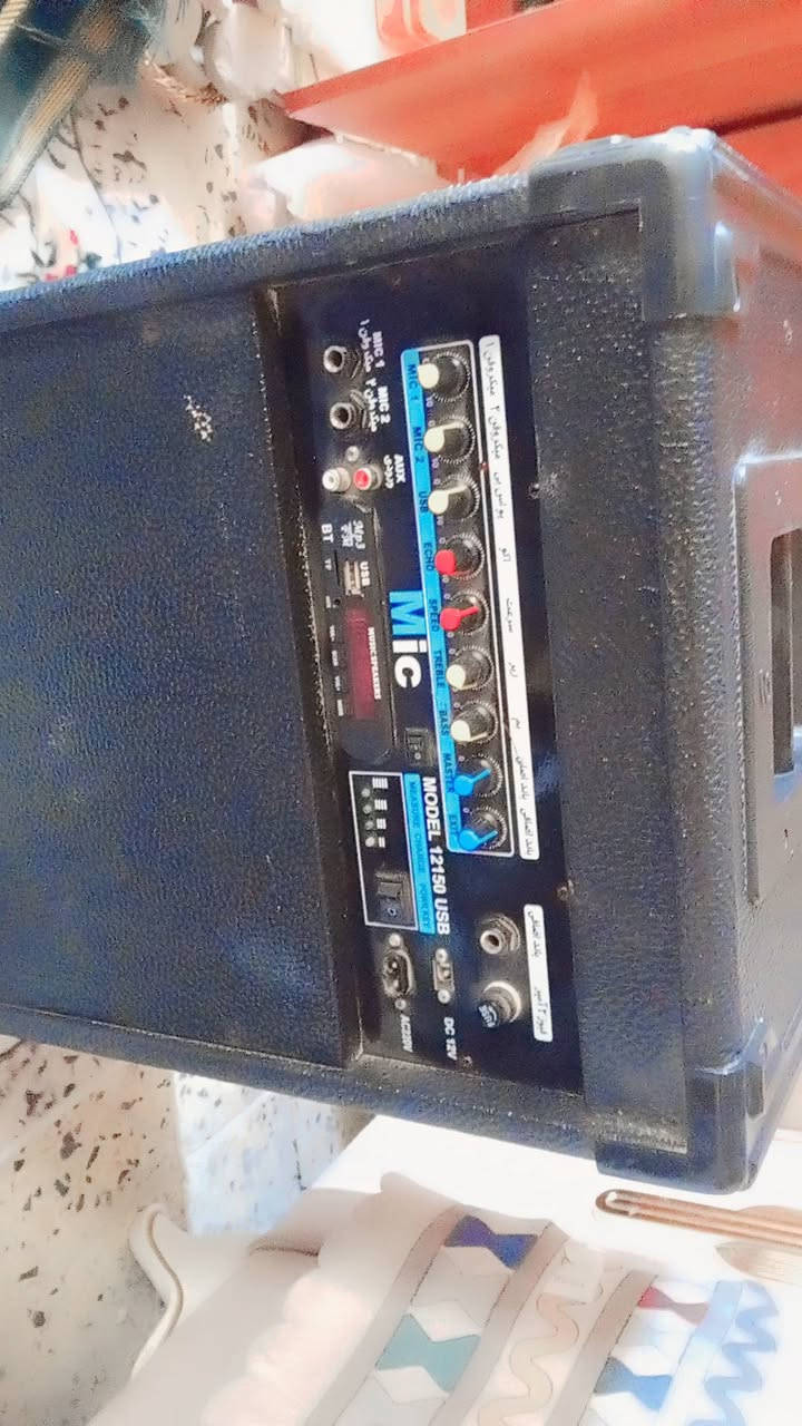 سلام عليكم ورحمة الله وبركاته 
جهازان 
1/مكسر  تندر امتياز صيني جيد جدا محتاج فقط فاليومات 
2/جهاز شحن ماركه micمشتغل موسم واحد 
للبيع 
التواصل ***********
رجاء فقط اليشتري والسعر بخدمتكم
