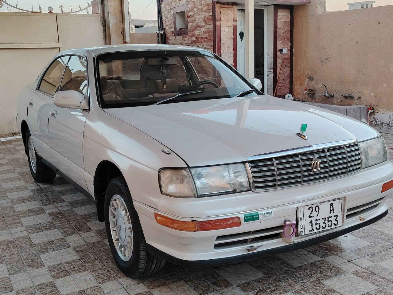 السلام عليكم بطه متصل لبيع رقم واسط دولي سنونه لحد ٣١ مكفوله كفاله عامه من ضربه وصبغ كير ومحرك جدد فنر ابلاد تخم تاير حدايه جديده مكان السياره واسط ناحيه الموفقيه السعر ٥٤ الشراي يتصل ويدلل ***********
