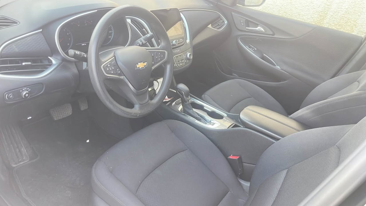 Malibu 2023 Lt 
ماليبو 2023 بدون صبغ
مواصفات Lt
السياره جديده جدا
ماشيه 28000mi
بدون صبغ فقط بارد جاملغ خلفي
السعر 14700$ 
العنوان بغداد

*********** بغداد, العراق
