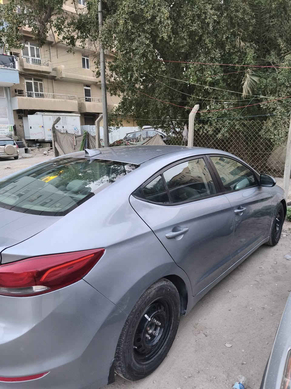 السلام عليكم
النترا 2017 وارد امريكي حادث جاملغ وبنيد وباب خلفي 
محرك 2000 دوش كير at  ماشية 120000 
سيارة نضيفة ما بيه نقص واي مشكلة
المكان الكرادة
رقم الهاتف ***********
