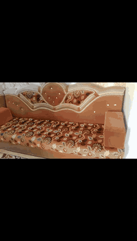 للبيع  ديوان نجارة  تكمة ٩مقاعد  مع طبلتين كبار  اخو الجديد سعره ٣٥٠ و...