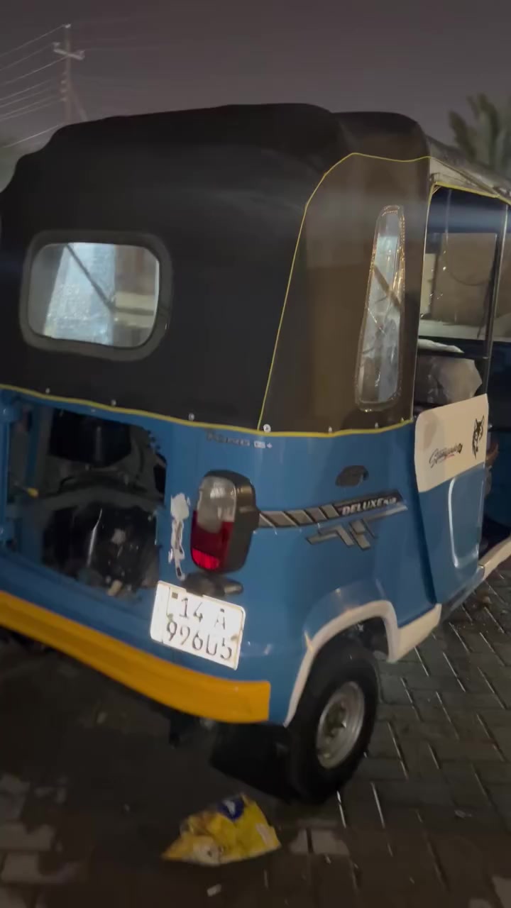 السلام عليكم تكتك للبيع رقم وسنوية التكتك مكفوله  بس بيها ضربه بلغد مكينه مكفوله مديل ٢٢ المكان الحيانيه شارع السيد السعر ٧ونص  الرقم ***********
