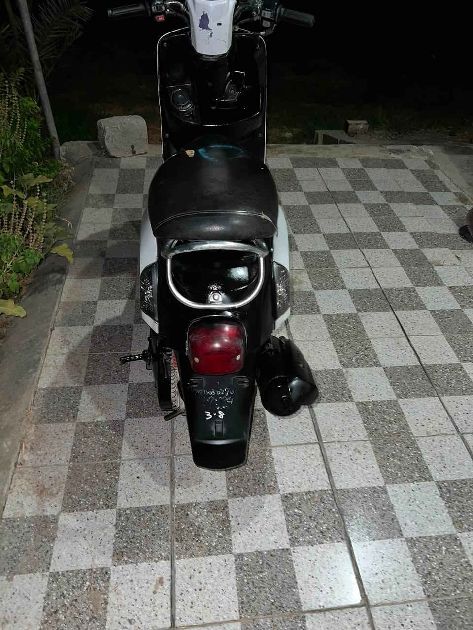 شعدك مراوس نزل بوليس ما مفتوحه 
وبيها وصل معرض العام طالعةً المعرض 
مكاني كربلاء ***********
