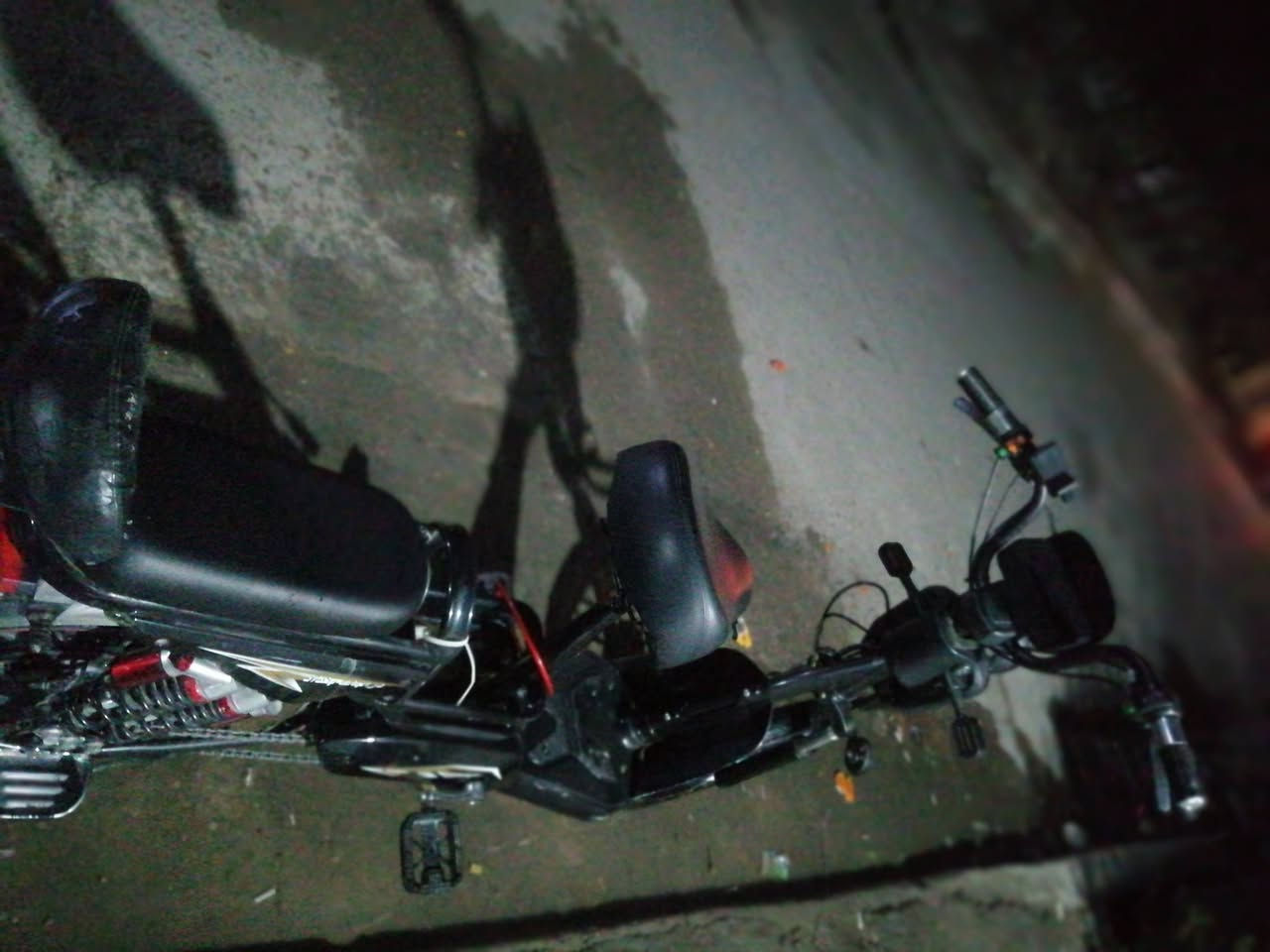 سلام عليكم دراجه شحن للبيع نضيفه مابيه اي عطل تايرات ثنياتهن جوبلس سرعته ٦٠ حقيقي وتمشيك ٢٥ إلى ٣٠ كيلو متر بل شحنه الاوله والبطاريات جدد الله شاهد
قيم سعر بما يرضي الله واذا عجبني سعر ابيع

مكاني بغداد الدوره الطعمه
وهاذه رقمي ***********
