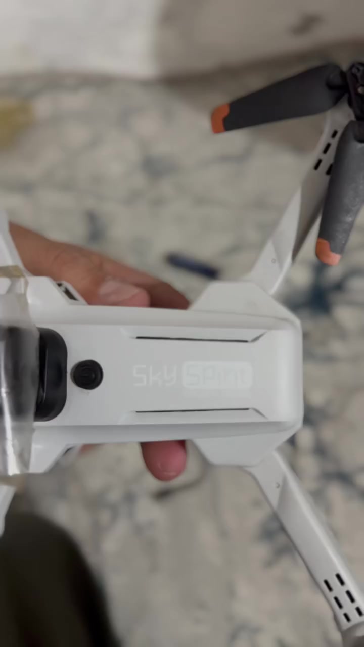 طائرة سكاي سبيريت بدون طيار
جودة عالية وأصلية.

مغلقة وغير مستخدمة.

طائرة سريعة ورشيقة للغاية.

مزودة بكاميرتين عاليتي الدقة.

كاميرتان أماميتان + مستشعر سفلي لتسجيل الفيديو.

تتصل بهاتفك المحمول ويمكنك مشاهدتها مباشرةً عبر الواي فاي.

لديها تطبيق خاص بها للهواتف الذكية بنظامي iOS وأندرويد.

مزودة بوحدة تحكم مخصصة لتنفيذ جميع الوظائف، بالإضافة إلى منفذ للهاتف.

دوران 360 درجة.

مدة الطيران: 15 دقيقة.

تدور وتثبت في مكانها.

هبوط وإقلاع مباشر.

تنطفئ فورًا عند سحبها أو تثبيتها.

يمكنك رسم خط على شاشة الهاتف لتتبع مسارها.

أضواء خضراء في الأمام والأسفل.

تتمتع بالعديد من الميزات الأخرى.

تأتي مع حقيبة حمل خاصة بها.

تتضمن 4 واقيات فراشة.

تتضمن 4 واقيات فراشة إضافية.

تتضمن كابل شحن.

مرفق معها جهاز Dernefizi.

اللون: أسود كما في الصورة. السفر کیلومەتر

السعر٦٥


**إذا كنت صاحب هذا الإعلان وتريد حذفه لأي سبب، رجاءا أرسل رسالة إلى الدعم الفني**