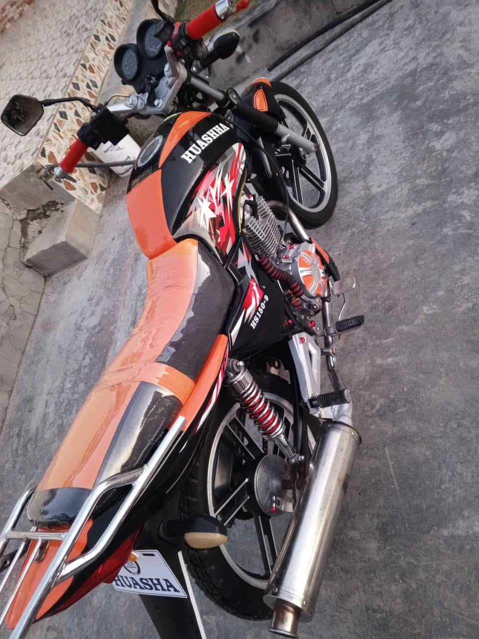 يا الله دراجه هيوشه للبيع موديل 2023اوراق منفيس بدون كمرك دراجة مال جناي ربع ماتحط  عليه السعر 850وبي مجال للشراي ولمو شراي لا يعلق ويكسر بحلال العالم مكاني الرمادي هذه رقمي للتواصل ***********متواجد عل خاص
