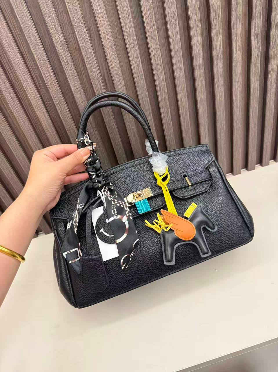 👜حقيبه كوالتي عالي
👜 الابعاد 20*31
كوالتي ناررررر💥💥


**إذا كنت صاحب هذا الإعلان وتريد حذفه لأي سبب، رجاءا أرسل رسالة إلى الدعم الفني**