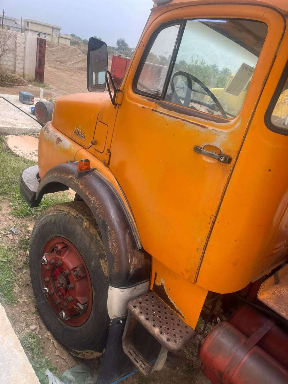 اقجم تك موديل 1981 مكفوله كفاله عامه كير محرك أكسن شرط شاصي كفاله عامه رقم انكليزي تحويل مباشر 
رقم الاتصال***********
***********
