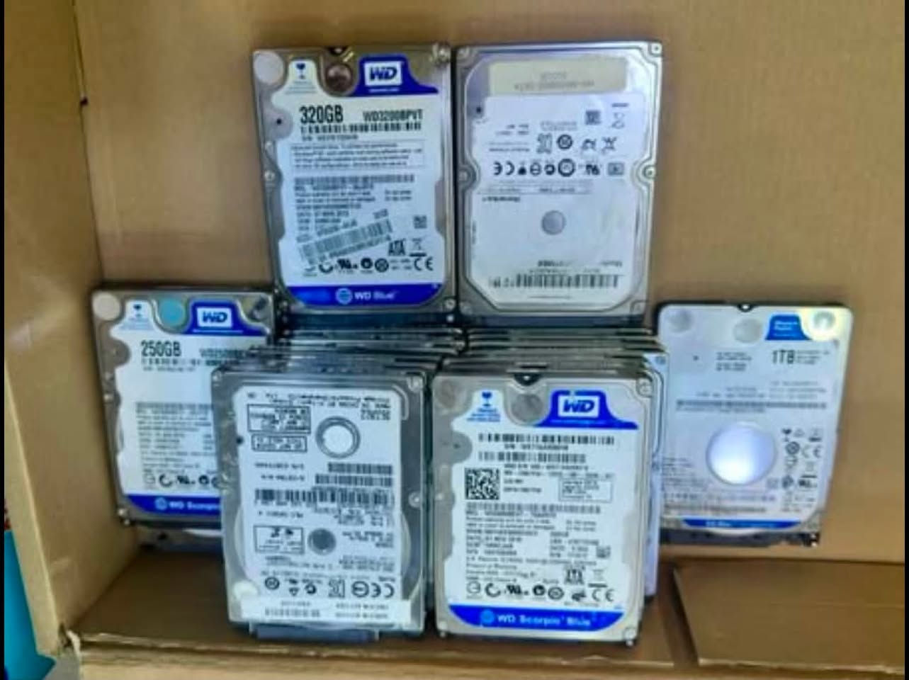 اسعار نهائية بدون احراج
هاردات الصغيره 
حجم ٣٢٠ كيكا hdd  سعر ١٥ الف
حجم ٥٠٠ كيكا hdd  سعر ٢٠ الف
حجم ١ تيرا hdd  سعر ٣٥ الف

هارد كبير للكيس والكاميرات والسيرفرات 
حجم ٥٠٠ كيكا hdd فقط سعر ٢٥ الف

واذا تريد راك هارد ( بيت ) ايضا موجود سعره ٥ الف فقط 

مكاني اربيل

ومتوفر توصيل محافظات ٥ الف فقط 
***********

‎وجبه هاردات اصليه شغال ١٠٠٪؜ على الفحص اسعار جملة تخفيضات
