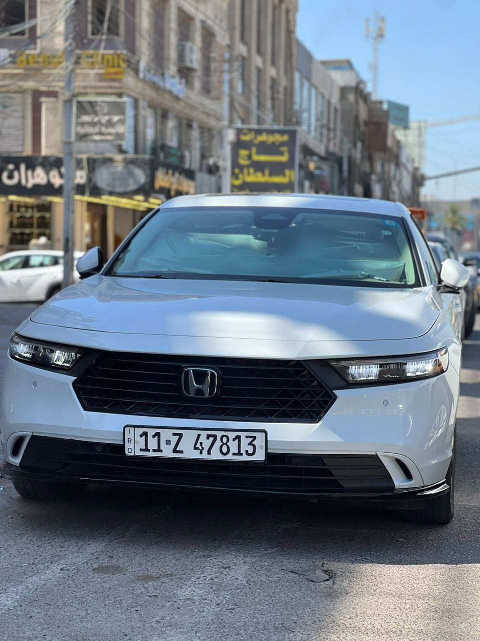 اكورد 2023 EXL هايبرد ( بدون ايرباك حادث خلفي )
( الياباني الاصلي )
          ( عزل و رزانه و متانه اقوه من الكامري )

 داخل جلد ابيض
فول مواصفات ماشيه ( 35 )
مكينه 2.0L ( دوش ) قتصاديه فول 
رقم بغداد تحويل مباشر للمشتري

المواصفات 🔰
تبريد قطعتين + رادار أمامي + نقطة عمياء + فول حساس أمامي + خلفي + كاميرا خلفية + مقاعد خزن ميمري + تحكم كهرباء + تدفئة + فتحة سقف + شاشه جبيره كار بلاي + وسادة ظهر للسائق + مثبت سرعه + تحديد مسار + قياده ذاتيه + هند بريك بصمة + بصمة دخول وتشغيل + 4 أنظمة قيادة + شفتات بالستيرن 
الضرر خلفي صندوك وجاملغ صبغ بدون دواخل بدون  ايرباك صور الحادث موجوده 

مكاني بغداد حي الجامعه 
سعره 21.700 $ وبيها مجال بسيط
رقم الهاتف : ***********
