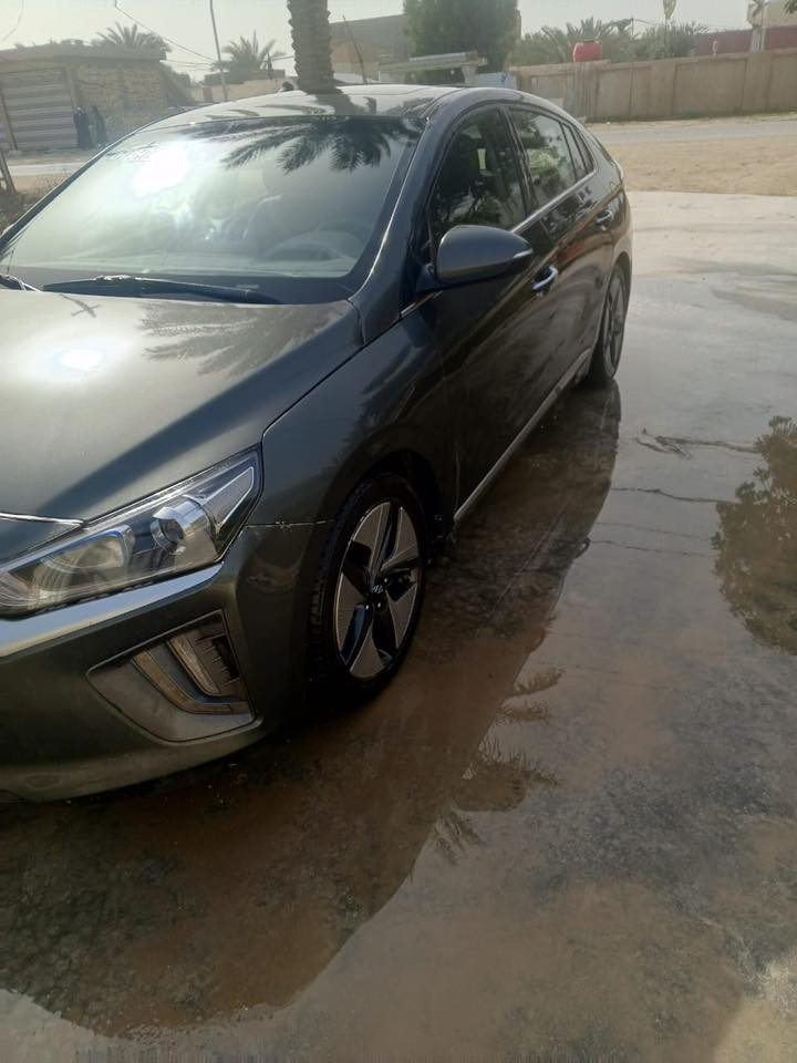 السلام عليكم
هيونداي ايونك للبيع 
موديل 22 فول بصمه جلد كشن كهرباء فتحه حادث چاملغ امامي وبنيد  رقم الشاصي مرفق مع الصور 
السعر 110
مكانها بابل الحلة
للتواصل ***********
