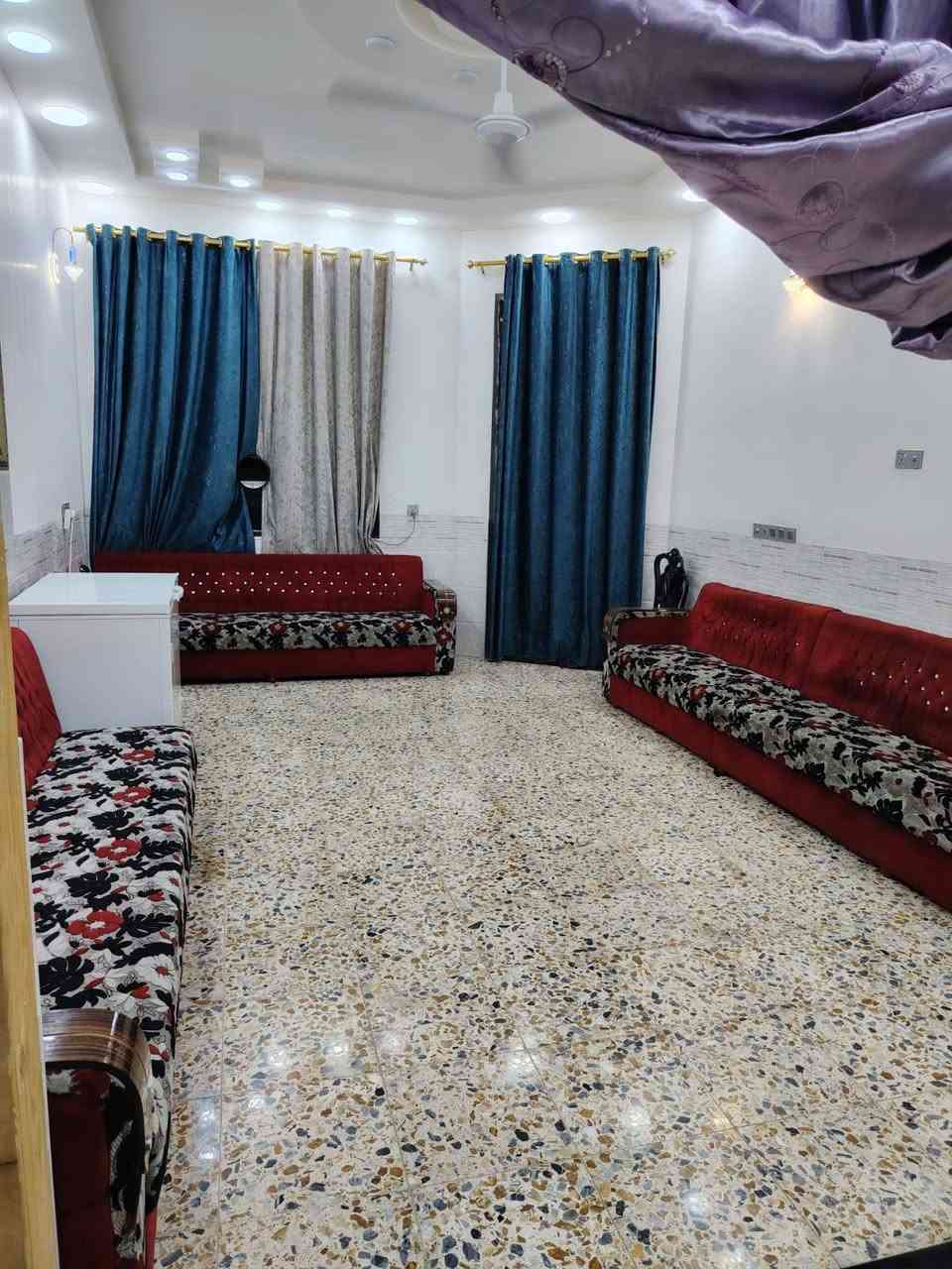 السلام عليكم دار للبيع المساحه 200 متر الموقع حله حي النصر بناء حديث غرفتين نوم هول استقبال مطبخ حار وبارد  الاستفسار على الرقم ***********
