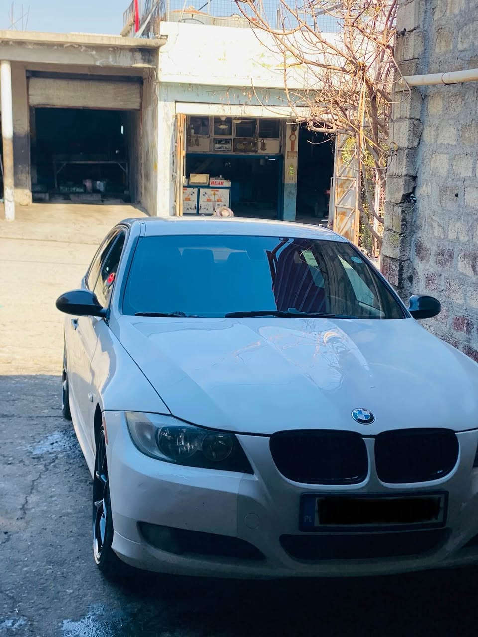 BMW  330iمالي دۆستە سەقف و حزام بە شەرت گئر و مەکینە بەشەرت فل فولە بەس سلایت نیە 2012سەیارەکە مەنەفئست و هەزە و پاکانەیە بەریتانیە سعر 68وەرەقە و مەجال رەقەم تەلەفۆن *********** سوران, أربيل
