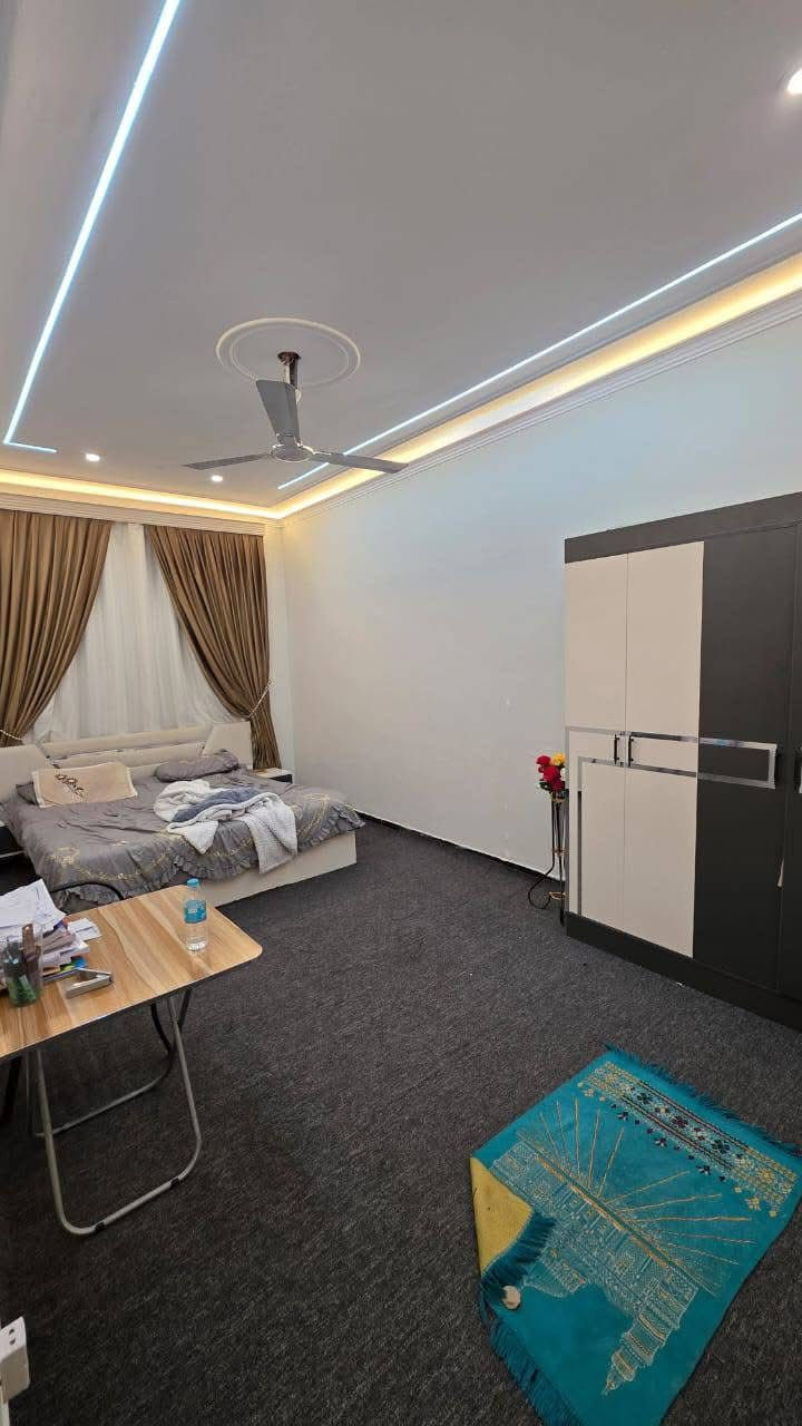 #اسعد_الله_اوقاتكم_بكل_خير👋

توفر دار سكن للبيع طابقين ونص ملاحظه مع جميع الاثاث بل كامل 

بناء حديث طابوق بلكامل والارضيه رفت  سنة البناء 2026

#المساحه 100م مربع

على شارع 10م وركن

جميع الخدمات متوفره

محتويات البيت ⬇️

استقبال

صاله كل طابق وحده

مطبخ

غرف نوم 5

صحيات داخلي + خارجي

وكل طابق صحيات 

كراج

#جنس_العقار : طابو ملك صرف زراعي عراقي سند 25

#العنوان .. البصره حمدان قرب مستوصف حمدان

جميع الخدمات ماي كهرباء شوارع 10 متر

#السعر 165وبي مجال للشراي

#اللاستفسار الاتصال على الرقم 📳***********📳 صادق
