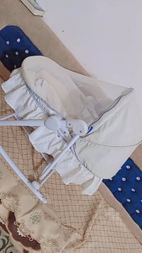 كرسي اطفال • هزاز ومثبت • صنع اماراتي