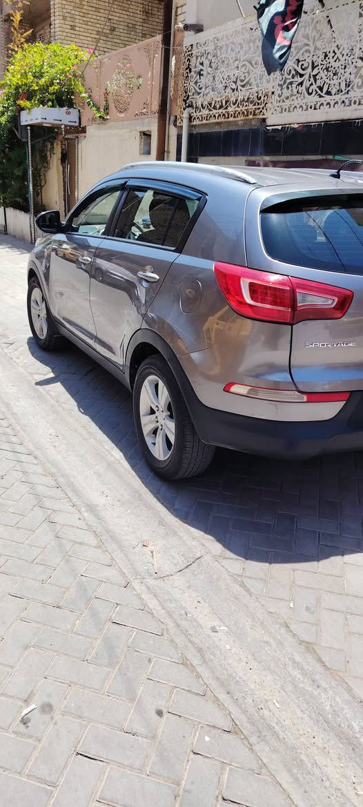 سبورتج ٢٠١١ رقمها بغداد مشروع وطني باسمي محرك وكير وصدر جيد جدا تدفئه تبريد الكشر موضح بالسونار مكانها بغداد  موبايل *********** رايدها ١٢٨
