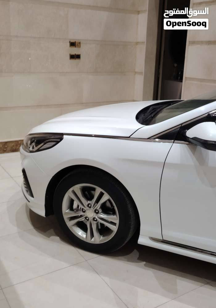 سلام عليكم
سوناتا 2018 فول 1 ع 1 امريكي
الاستفسار *********** للبصره الجزائر
السعر ١٤٠ وبيها مجال
