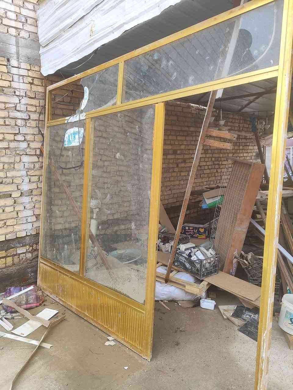 غراض للبيع كلمن وسعره
رفوف خشب 3.90في 1.70

قمريه 4في 6

رف مدرج المنيون متر في 2.25

رف حديد 2.5 في متر 
شيلمان عدد 2 اربع مترات
جسر حديد اربع مترات
جام خانه المنيوم 3متر في 2.5

للاتصال على أو مراسله واتساب***********
