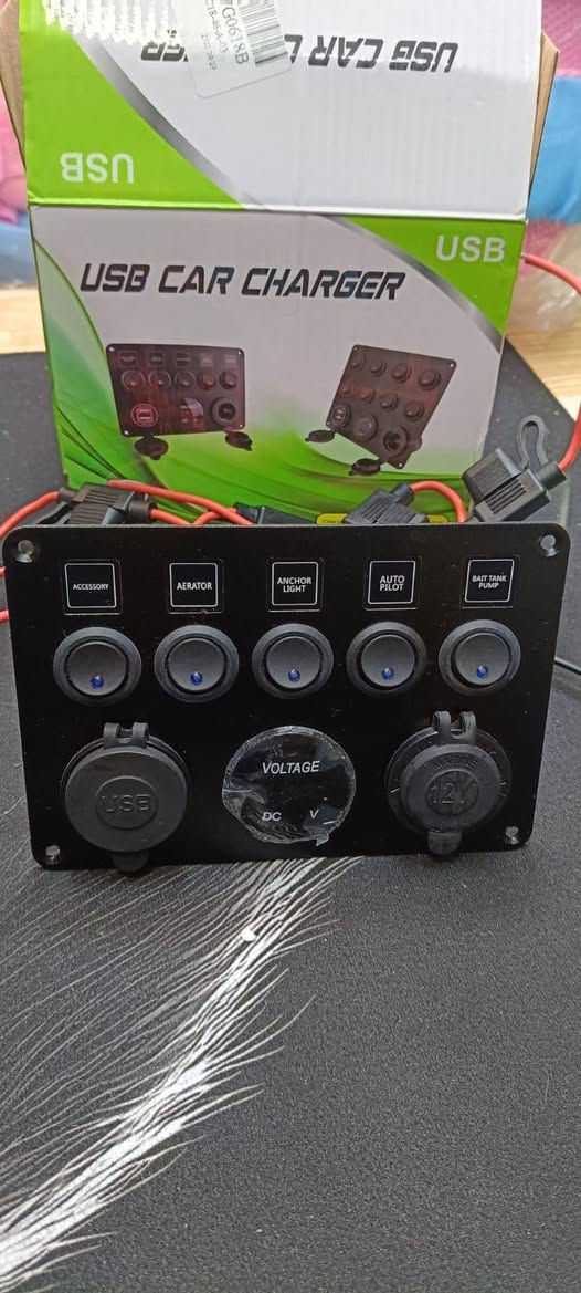 السلام عليكم
 مفاتيح تبديل وشحن USB للسيارات والقوارب:
الوظيفة: تحتوي على 5 مفاتيح للتحكم في الأجهزة (مثل المضخات، الأضواء، الطيار الآلي). 
المنافذ: مزودة بمخرج شحن USB مزدوج ومنفذ طاقة 12 فولت. 
المميزات: تتضمن مؤشر جهد (فولتميتر) LED لعرض حالة البطارية. 
التوافق: مناسبة للمركبات التي تعمل بجهد 12-24 فولت، مثل السيارات، الشاحنات، والقوارب 
السعر ١٥ الف


**إذا كنت صاحب هذا الإعلان وتريد حذفه لأي سبب، رجاءا أرسل رسالة إلى الدعم الفني**