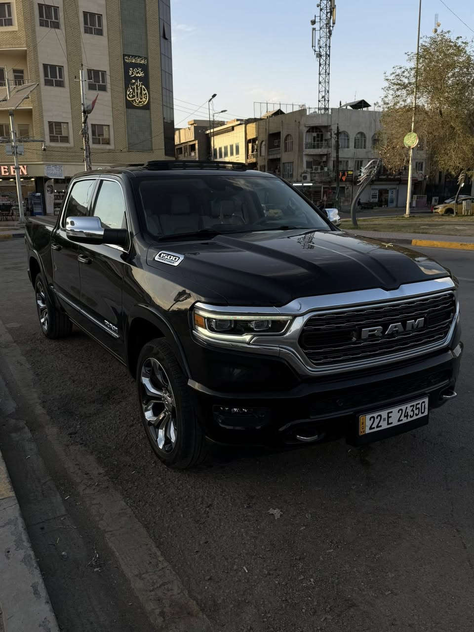 دوج رام 2022 لمتدد اعلى فئه ( خـليـجـي )
موجوده خليجي  وكالة هارلم رقم اربيل
 بأسمي مكفولة   لمتدد فول مواصفات 

دوج رام 1500   لمتد 
الموديل 2022 . (خليجي) . 
العداد :  80 الف 
المحرك : V8 5.7L .ايتورك اقتصادي
بصمات 
المواصفات :
قبق صندوك كهربائي
* دفع رباعي 4x4. فور ويل
* رادار تفاعلي مع مانع تصادم. 
* نقطة عمياء. 
* تحذير الخروج عن المسار.
* 5 كاميرات (360) درجة. 
* لوحة القیادة دیجیتال.
* استطفاف ذكي (اوتوپارك).
* دوسات جانبية كهربائية.
* المصابيح الأمامية زنون.
* كشافات الضباب زنون. 
* المصابيح الأمامية والمصابيح الخلفية LED. 
* دخول ذكي (بصمة). 
* تشغيل عن بعد.
* مقاعد من الجلد الفاخر. 
* المقاعد كهربائية مع ميموري.
* المقاعد الأمامية تبريد وتدفئة. 
* المقاعد الخلفية تبريد وتدفئة. 
*الستيرن تدفئه 
* شاشة كبيرة 12 أنچ.
* نظام ملاحة نفكيشن GPS.
* حساسات امامية وخلفية.
* سقف بانوراما.
* مانع تصادم خلفي. 
* مكيف خلفي.
*محدد سرعة.
* ويل كروم قياس 22 انج.
* مرايا كهربائية جانبية من الكروم قابلة للطي كهربائيا.
* شاحن موبايل لاسلكي (واير ليس).
* الشباك الخلفي كهربائي. 
* المرايا الجانبية تدفئة. 
* باب الصندوق كهربائي.
* غطاء الصندوق كهرباىي   
* امكانية تعديل ارتفاع دواسات البنزين والبريك.
* هاند بريك كهربائي.
* جوبلسات جگات تصعد وتنزل 
* حساسات امامية. 
* حساسات خلفية. 
* مرايا مع خاصية التعتيم الذاتي. 
* مساحات تخزين إضافية 
للاتصال         ( ***********

مكان السياره بغداد
