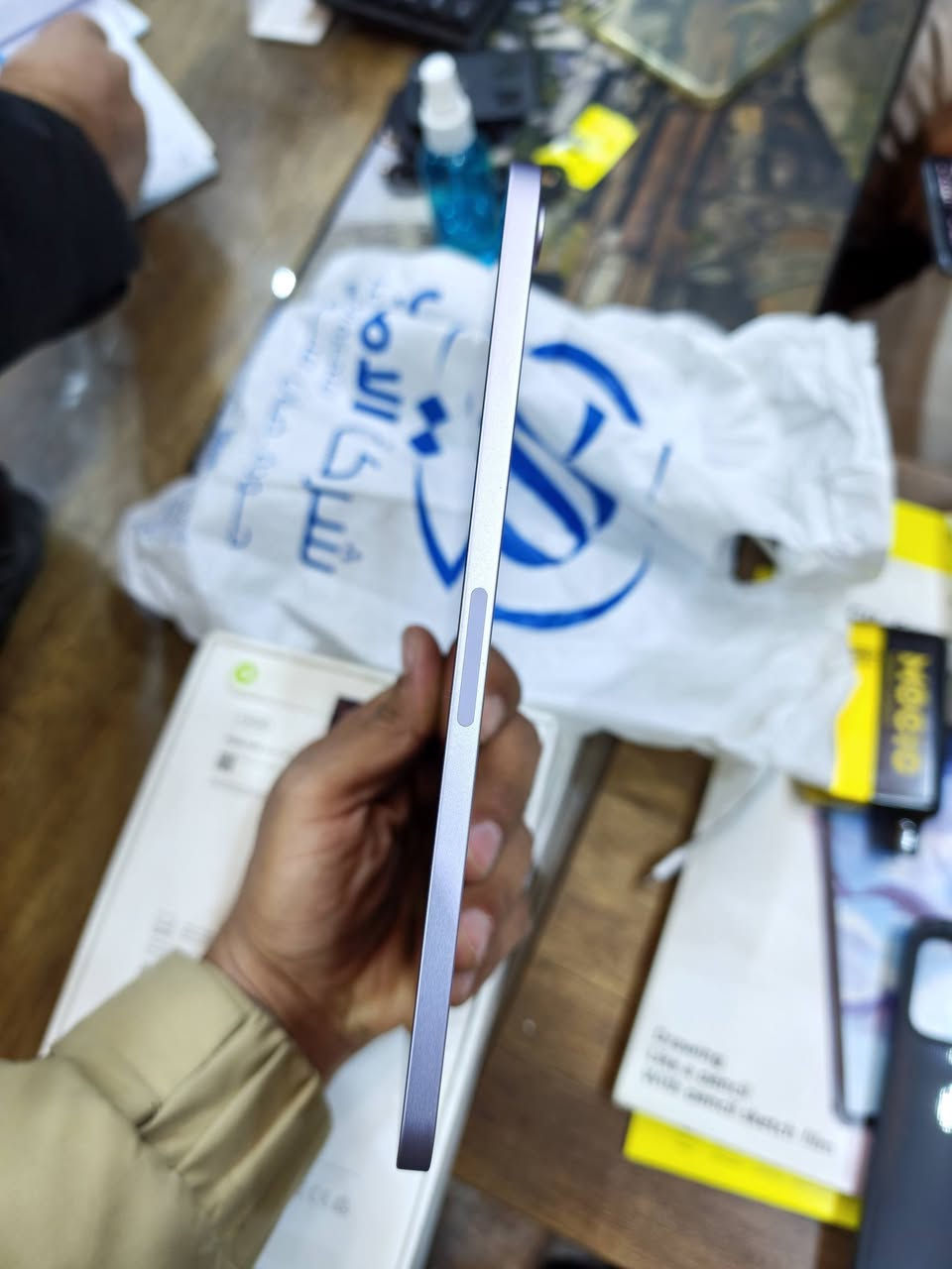 ايباد مني 7
جهاز جديد استعمال ٥ اشهر فقط استعمال قليل وبعده الضمان بي باقيله ٧ اشهر من شركة الاماني في كربلاء ضمان ماستر
بطاريه بعدهي 99%مشحون 133 دوره فقط يعني جهاز اخو الجديد شخطه وحده مابي نضيف كولش كارتونه +شاحنه الاصليات مال شركه معالجه مال ايفون 15 برو ماكس وبعد ميحتاج احجي عن مواصفاته لان ايفون وشركة ابل غنيه عن التعريف سعره600الف عنواني كربلاء باب بغداد رقمي 👈***********
متواجد على الفيس
