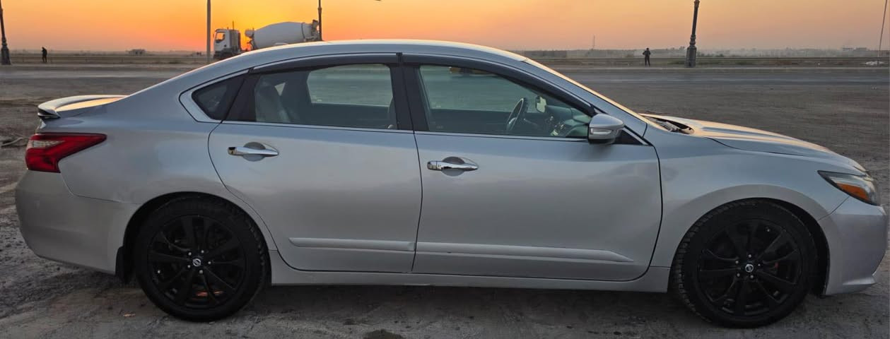 السلام عليكم 
للبيع 

التيما ٢٠١٧ موصفات sl لون سلفر

سيارة ضرر جاملغ ايمن تبديل وباب سكن صبغ والباقي كفالة بدون اي داخل 
ميكانيك كير محرك صدر كله مكفول اخو الجديد. 
ماشية 188 الف كيلو
تبريد قطعتين
كشنات جلد وهيتر
كشنات امامي كهرباء
استيرن هيتر
رادرات
نقاط عمياء
نظام ١١ سماعات بوزز
مراية تعتيم وبوصلة
سيارة مابيها اي مصرف
تايرات تخم 
هزة وسنوية جديد
السعر 135$ وبيها مجال


**إذا كنت صاحب هذا الإعلان وتريد حذفه لأي سبب، رجاءا أرسل رسالة إلى الدعم الفني**