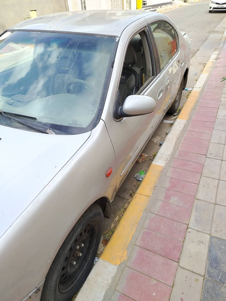 سلام عليكم نيسان مكزما ٢٠٠٢ رقم بغداد بأسمي سعرها مناسب مكان السياره بالعماره عواشه الشراي يتصل *********** مكينتها بيها دخان
