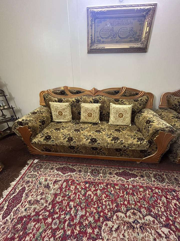 تخم اثاث 10 مقعد بحالة جيدة جداً المكان بغداد الكرخ / الصالحية للتواصل ***********
السعر 350 الف
