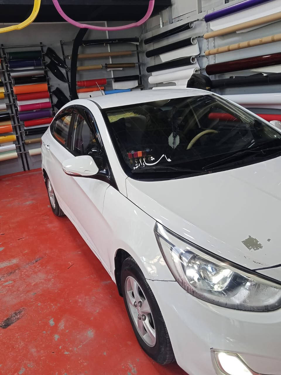 السلام عليكم اكسنت موديل 16 لبيع سياره جاهزه من كير محرك وحداديه نص عمر سياره فول عده فتحه تحكم استيرن كهربائيّة تبريد شغال محرك سياره 1400 سعر 90وبيه مجال مكان سياره نجف قرية الغدير رقم نجف تحويل ثاني يوم  رقم هاتف ***********
