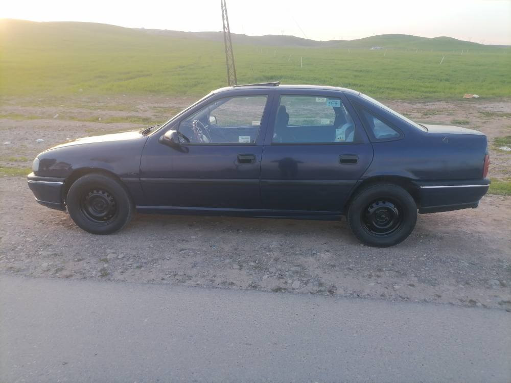 ئۆپڵ ڤیترا مۆدیل 1991 مەکینە 18 سلایت abs
گیرعاديه سيارەکە زۆر جوانە و بێ مەسرەفە 
بێ لێدان و براوە بەناو خۆمە کۆبۆن بەنزین یشی هەیە .
سحرى 37  و مجاليكى كم

ژ.م /   *********** ديبيس, كركوك
